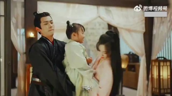 “谁家将军表面不动声色，背地里为了讨媳妇欢心和小孩争糖葫芦啊…”