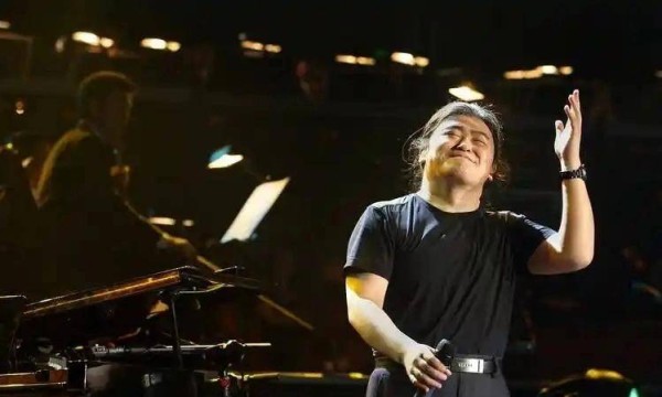 音乐家刘欢退休，为什么只能成为副教授？