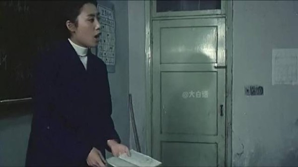 生活需要正能量！ 红衣少女