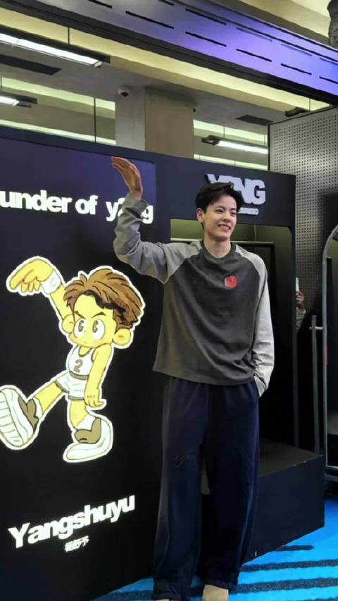 晚安 我就像一只阴暗的老鼠 窥探大家的幸福