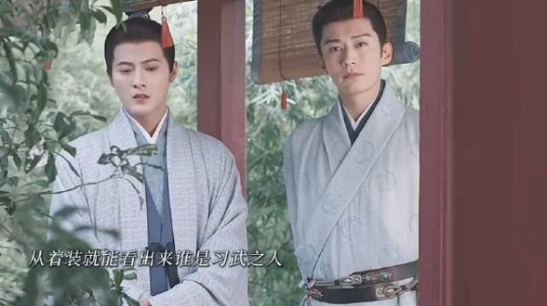 从着装就能看出谁是习武之人，为了方便都是束袖