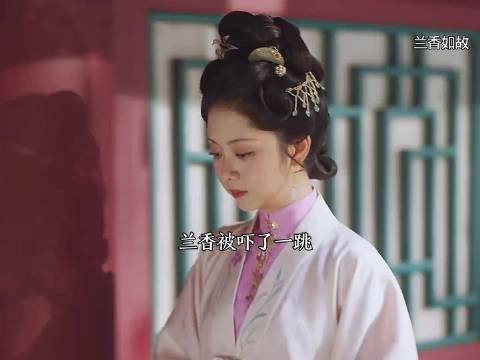 二妹妹太可爱了!拿树枝挡着脸别人就看不见 了?