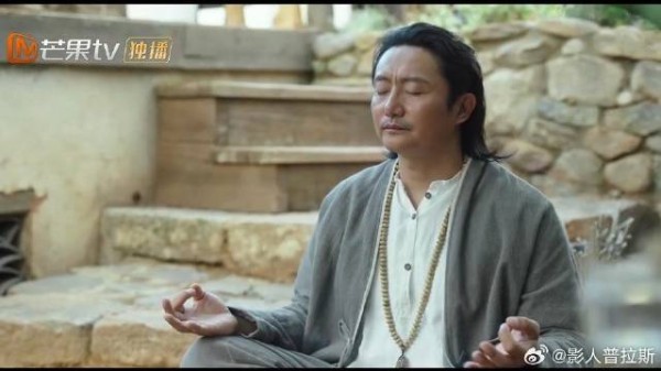众人离去，马爷直呼终于清净，与小猫可爱互动
