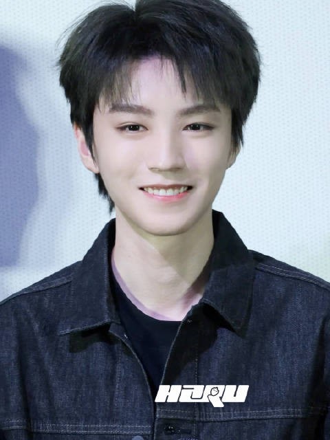 天啊这个Karry今天也太开心了点 乐啥呢乐啥呢!