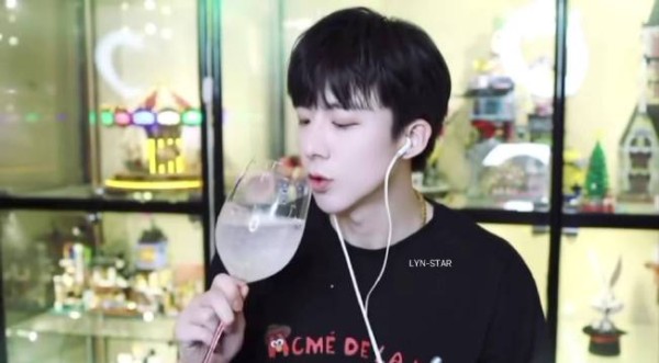 网友放雪碧加BGM无声,按罐头笑声也无音