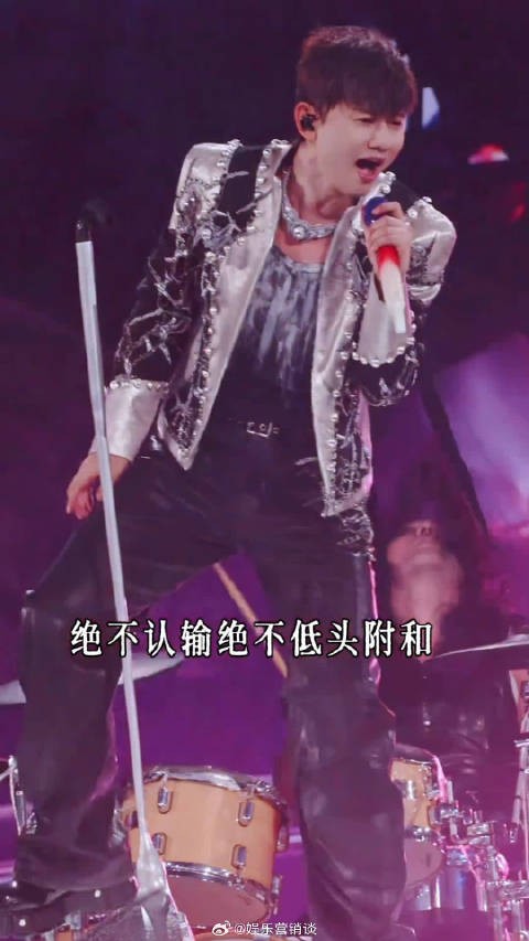 时光列车停靠中原大地,张杰郑州国庆演唱会,万人齐唱,歌声点亮郑州的秋夜