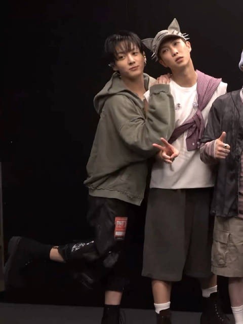 嗲嗲的少女pose✌ 261001 BTS WORLD TOUR ‘ARIRANG’ IN EUROPE Sketch
