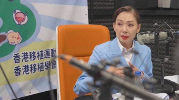 香港知名女歌手罕谈坎坷童年！10岁照顾患癌母，14岁经历人生打击