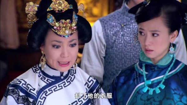 苏家大院里的每个人都心怀鬼胎,大太太刚走便开始争夺当家人的位置
