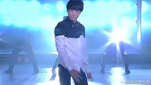 TFBOYS上演舞蹈秀,气场全开,帅到没朋友