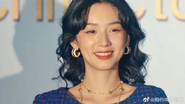 夏子玉因嫉妒夏晓兰而激动摔倒，流产后被杜老爷抛弃