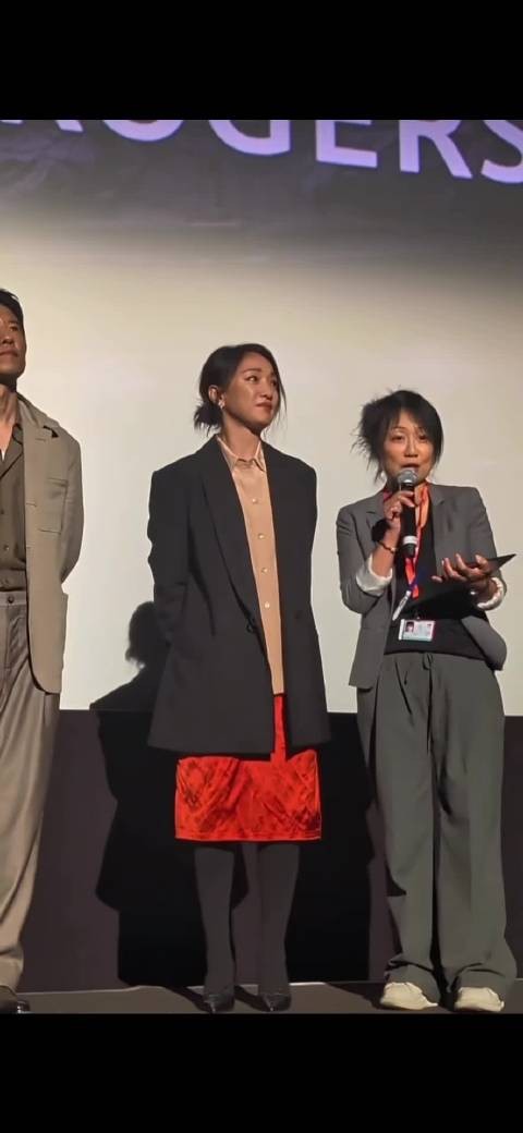 51岁周迅生图状态真好,自然衰老的女人每个年龄阶段都有不容的美感!
