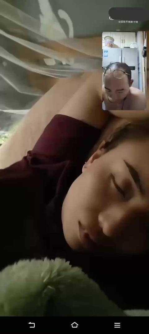 女子视频忘关话筒，丈夫听见男声紧急录屏