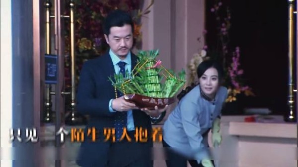保洁大姐拦下偷摆件的男子,谁知对方竟是公司董事长,人生彻底反转