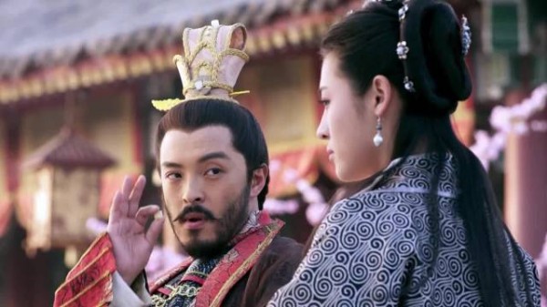 杨广偷偷调戏母妃宣华夫人,怎料被太子妃萧美娘发现!
