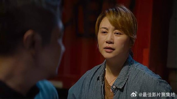 范丞丞拍到油耗子罪行,被追杀,下秒竟钻狗洞跑了