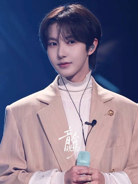 彩排时温柔矜贵又漂亮的小王子仁俊