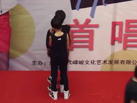 看来喜欢TFBOYS的,还真富婆居多啊!…