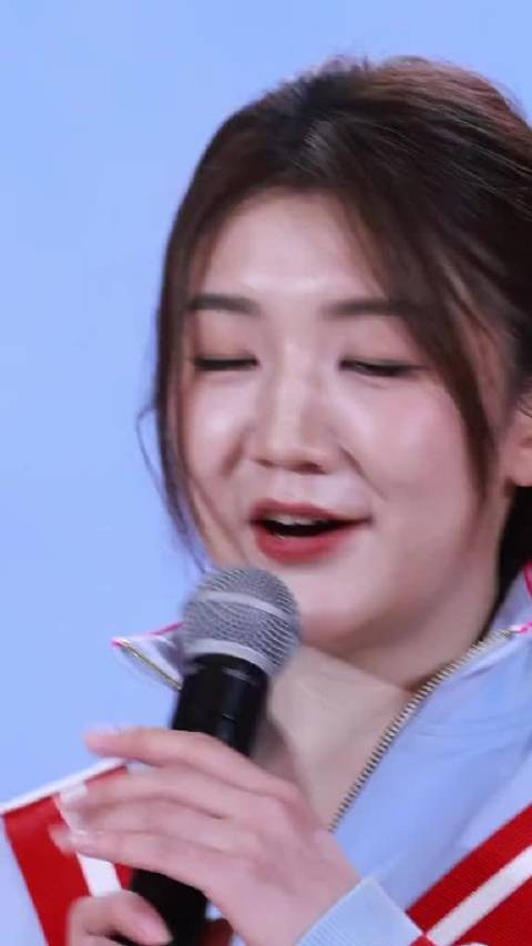 陈梦这组画面太有知性美了,气质优雅大方,简简单单就很好看