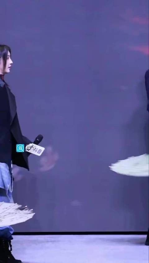 不愧是北舞附中音乐剧专业的实力 伞舞这么厉害