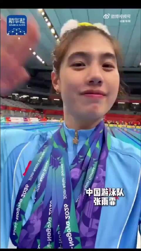 来看中国健儿开心炫金牌