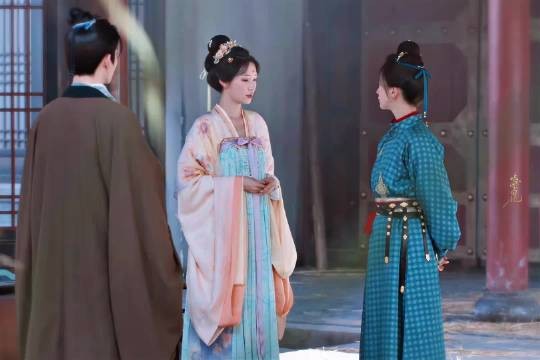 孟大人你还回来吃饭吗？我们馥之还在家等着呢