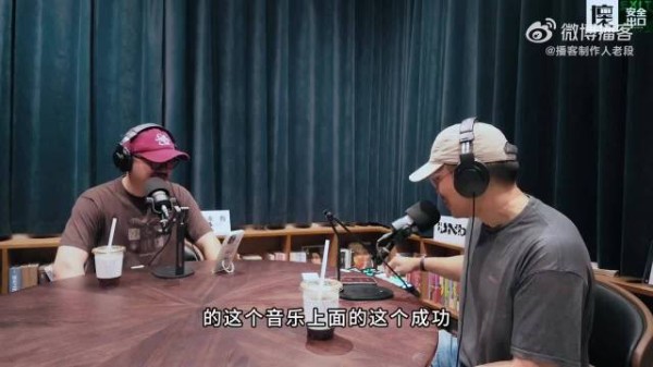 刘欢演唱的影视片头曲响起,熟悉旋律深深唤起游子对家乡的温暖共鸣