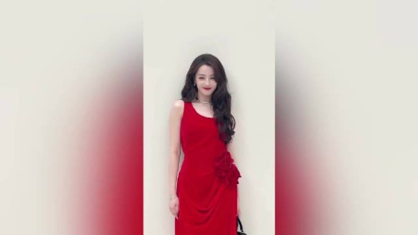 迪奥彩妆总监点赞好友迪丽热巴,闪耀巴黎时装周