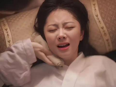 林锦岐对抗千军万马都没有被吓晕过，没想到在兰香的产房里吓晕了