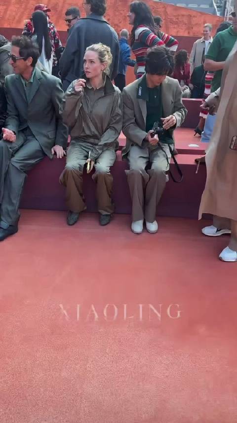 哇趣越近越帅