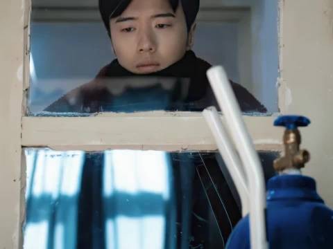 再见到白月光 曾经明媚的她如今却被病痛折磨的苍白脆弱
