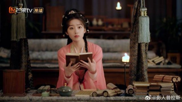 夫人深夜挑灯夜读 阁领疑惑发问,原来是为考取官名