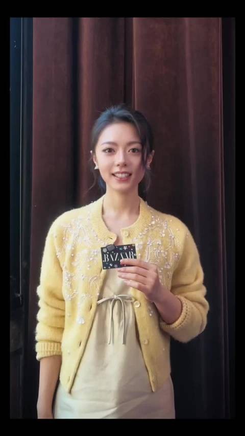 赵今麦巴黎时装周现场专访,麦麦把徐迟带来了Miumiu秀场