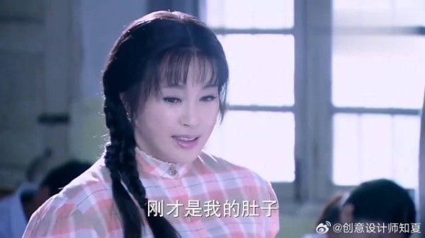 71岁刘晓庆演18岁少女,父亲比她还小18岁