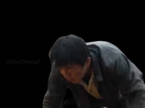 他没有亲人，却有26个家