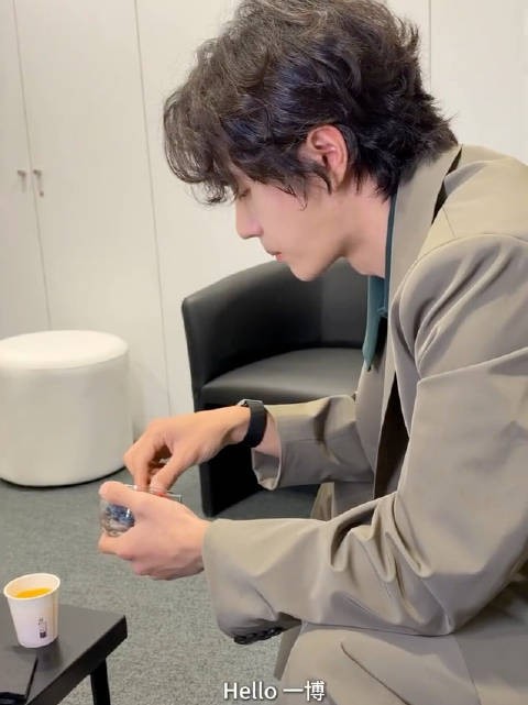 王一博扑面而来的熟男味～这个距离谁能忍住不亲一口呢