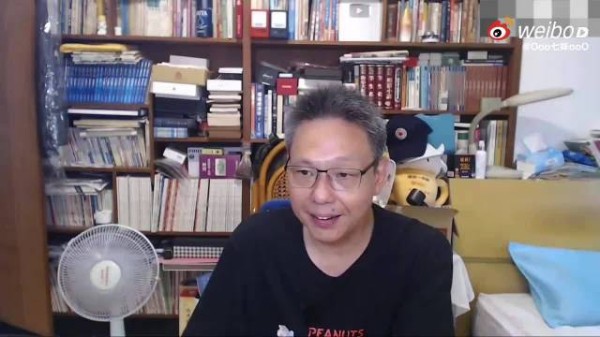 谢寒冰对蔡康永戴口罩仍被认出感奇怪，推测民进党预谋曝光