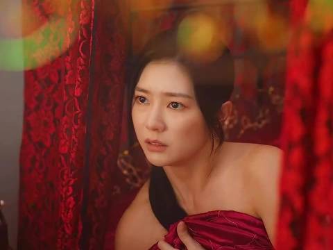 狠毒妈妈为了赚钱,竟然把女儿高价卖给老头