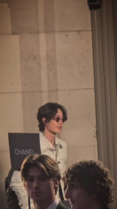 王一博CHANEL大秀 这个坏笑 好爽