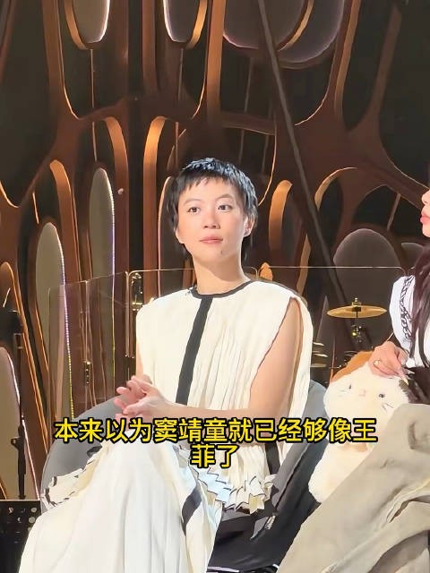 本来以为窦靖童就已经够像王菲了,没想到李嫣和王菲年轻时一模一样
