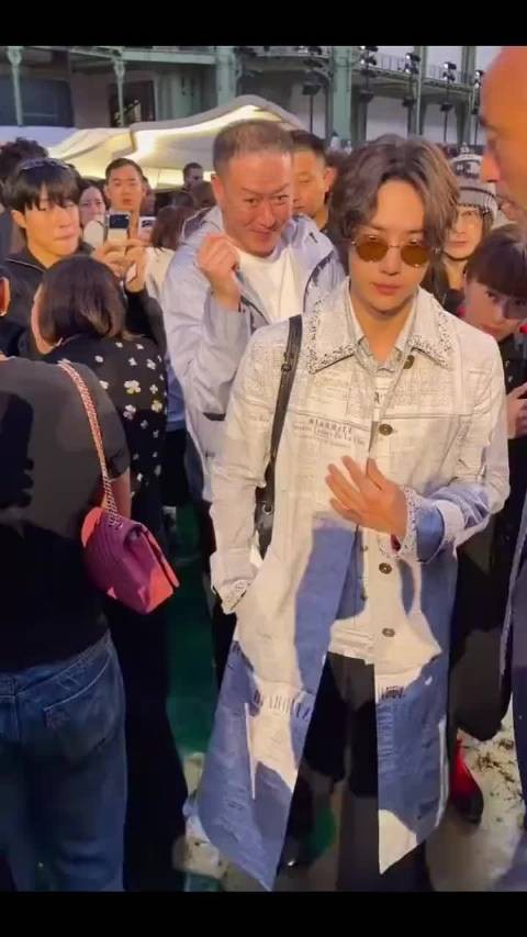 王一博29岁连续三年三奢并行闪耀巴黎时装周