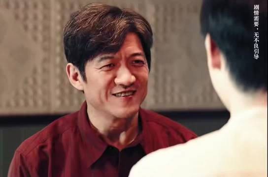 陈飞宇缺牙笑名场面,释放角色内心崩塌与疯狂