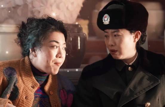 余红旧事里东北人唠嗑太好笑了 说好的悬疑剧呢怎么一打开是喜剧