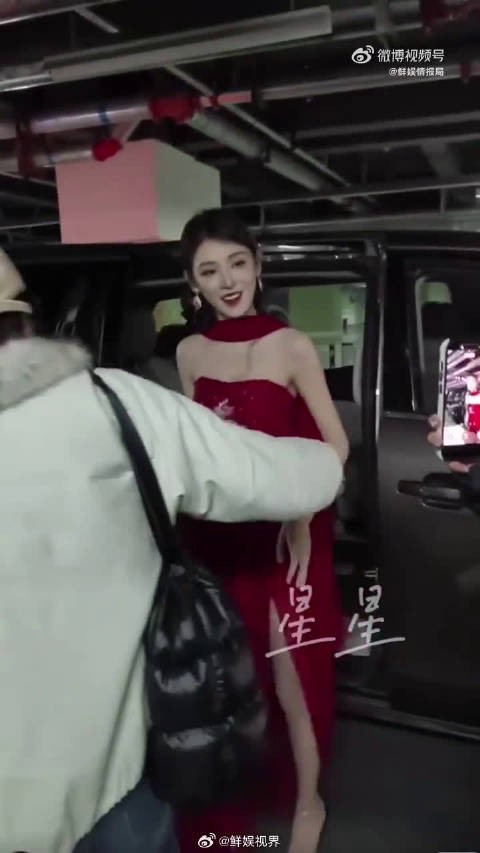 又美又能干说的就是她,高跟鞋开车,从容不迫的样子好圈粉
