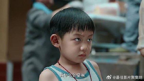 姐姐把弟弟玩具都丢掉 哪想被姑妈撞见,一句话太心酸