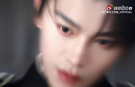 你别凶我哦,我会让玛卡巴卡开叮叮车撞你的
