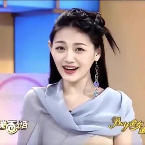 她的一辈子太波折了,反反复复的纠葛拿出来翻来覆去的讨论…
