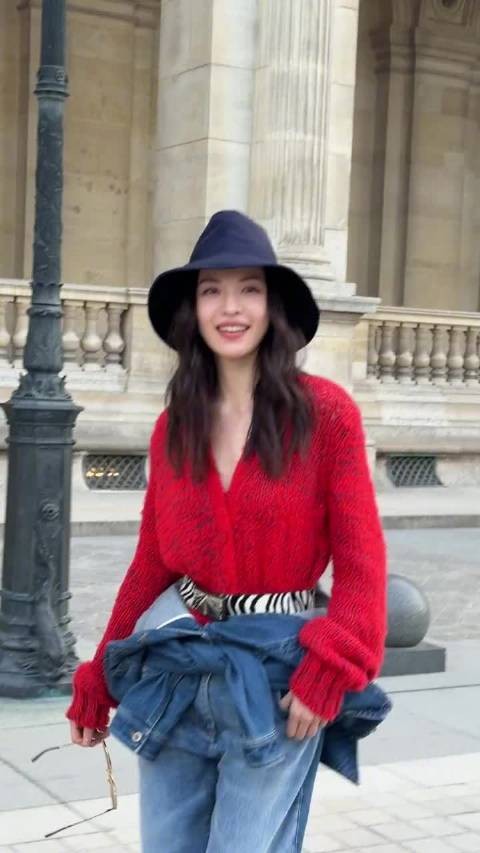 我宣布钟楚曦为本次时装周最不吃造型压力之人…