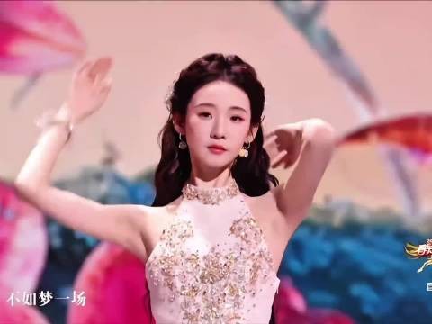 谁能懂隔着屏幕都能感觉到疼痛,张艺凡穿高跟鞋脚疼到滑冰…