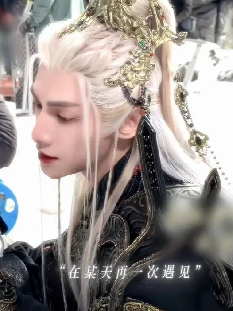 在某天再一次遇见，我们的脸一如从前，没变